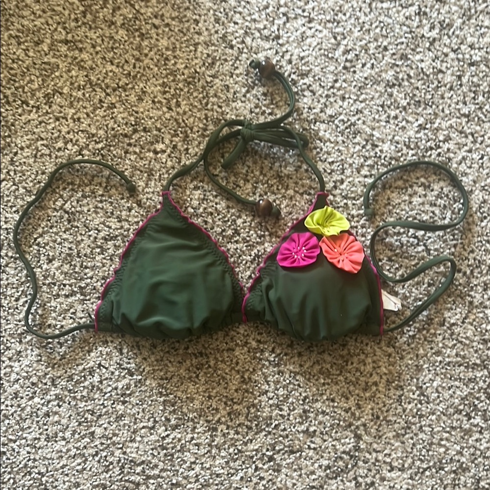 Xhileration size Medium Green Floral Women's Bikini Top
